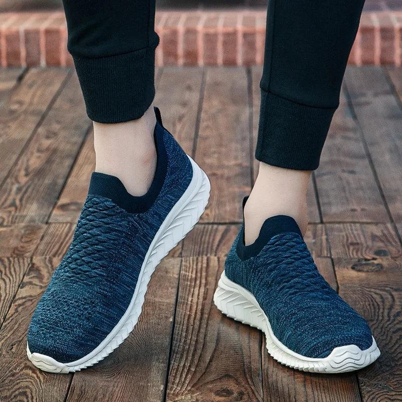 Lightweight Sneakers: P425 Casual Shoes with Breathable Design